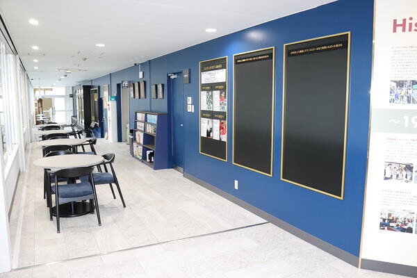 吉田記念テニス研修センター（TTC）　２階＆階段