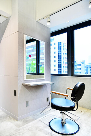 La fith hair room