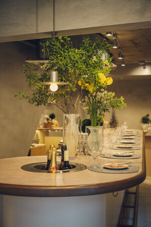BON BON WINE STAND