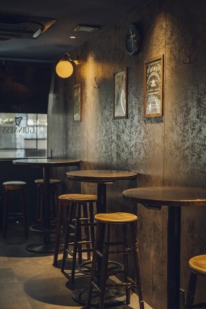 THE CURRAGH IRISH PUB