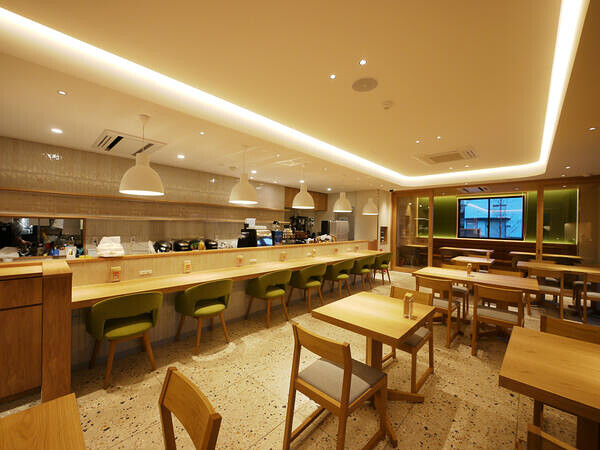 BAHNHOF COMMUNITY CAFE 