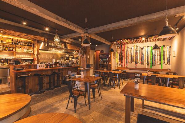 Goldy’s HAKUBA Cafe & Pub