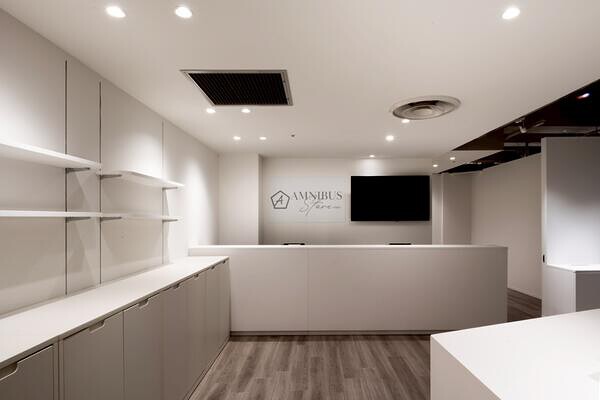 AMNIBUS store -white-