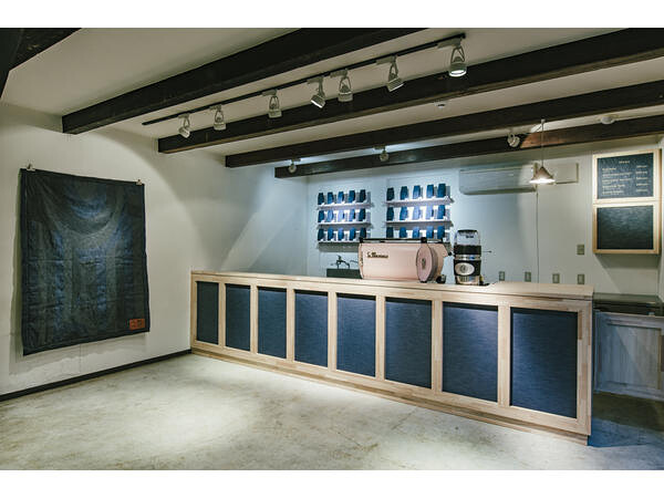 SALON DE DENIM