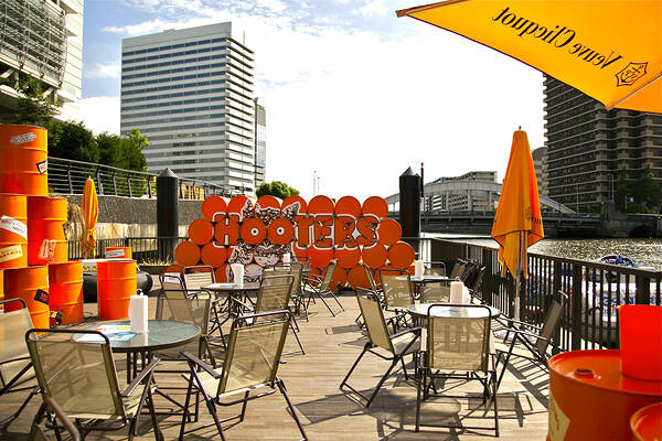 HOOTERS　nakanoshima banks