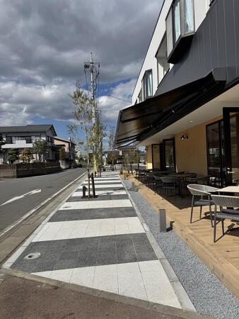 BAHNHOF COMMUNITY CAFE 