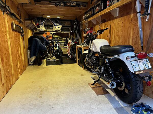 バイクガレージ