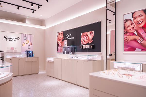 Pandora あしびなーアウトレットモール店