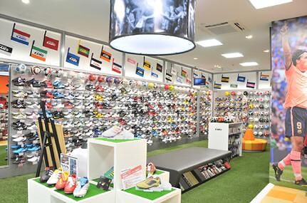 soccer shop KAMO 心斎橋店