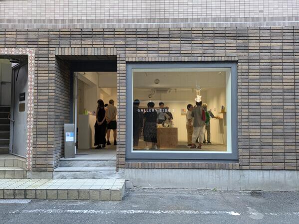 GALLERY SIDE