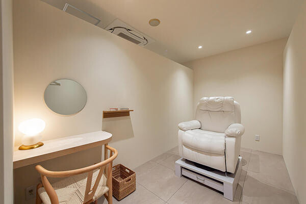 and MORE Lash&Brow lounge