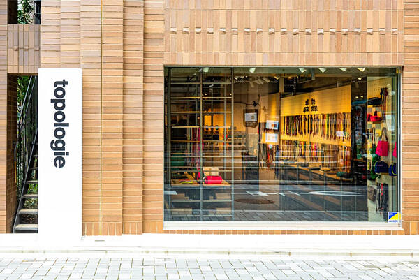 Topologie Kyoto Sanjo Store