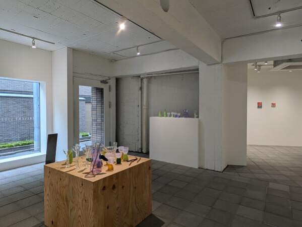 GALLERY SIDE