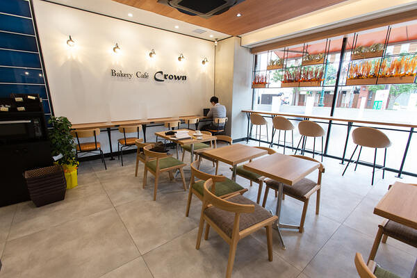 ベーカリーカフェクラウン三鷹店