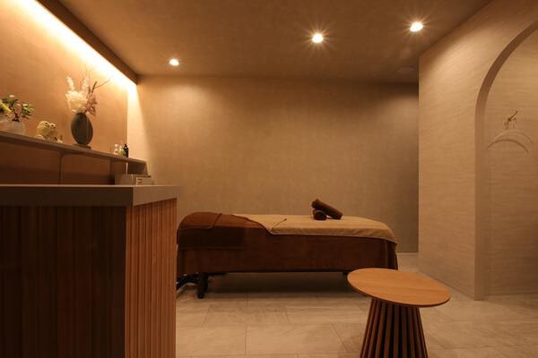 PRIVATE SALON Relier