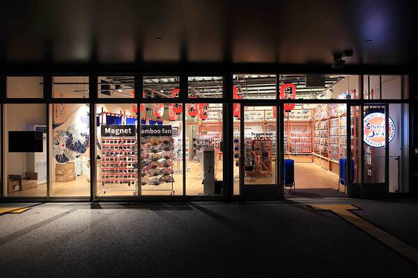 Souvenir Japan 万博店