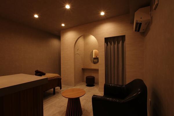 PRIVATE SALON Relier