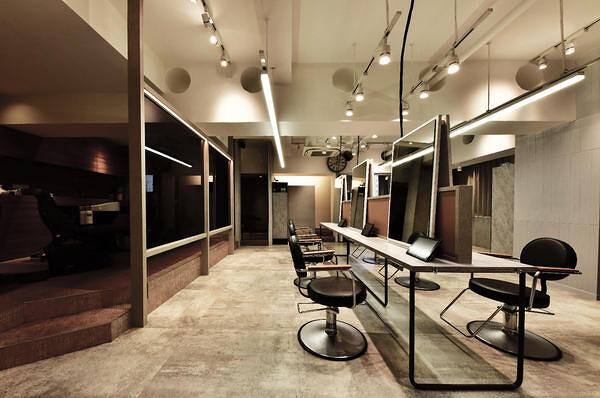 La fith hair room