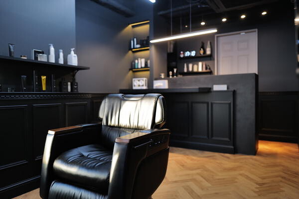 LUX THE BARBER