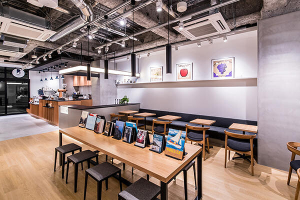 Ploom Shop 天神店 / REC COFFEE meets RETHINK CAF