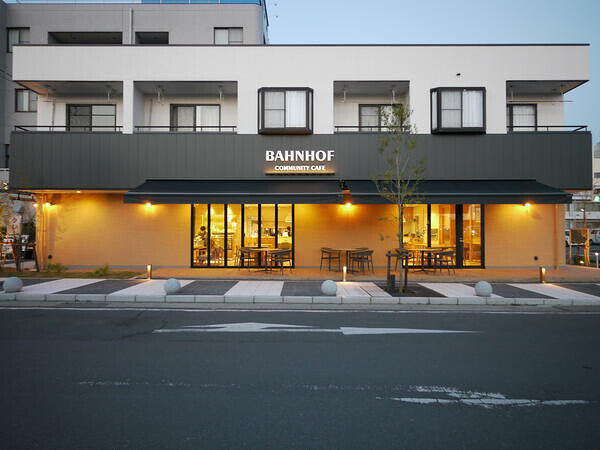 BAHNHOF COMMUNITY CAFE 