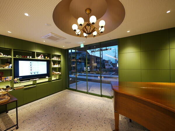 BAHNHOF COMMUNITY CAFE 