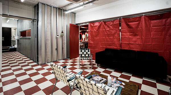 MERICAN BARBER SHOP
